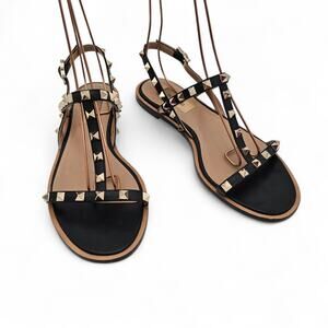 Valentino Garavani Rockstud Flat Sandal Strappy Black Leather Size 37.5 US 7.5